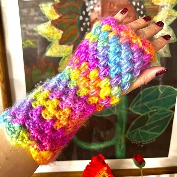 𝅺CROWN EAR WARMER AND FINGERLESS GLOVES SET - Picture 9 of 11